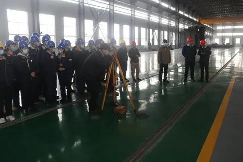 公司(sī)召開質(zhì)量提升(shēng)項目現(xian)場觀摩(mó)會議